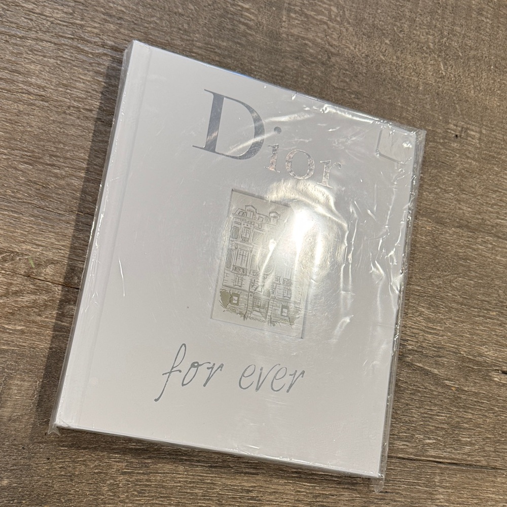 Dior 'For Ever' Silver and White Book - Picture 7 of 11